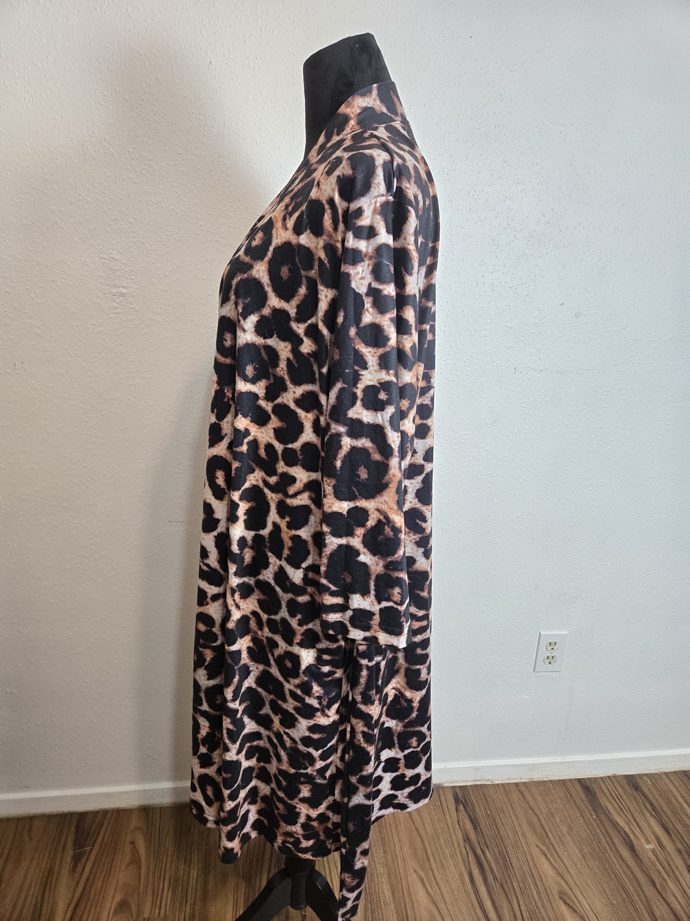 Leopard Print Wrap Robe Xl - Picture 4 of 5